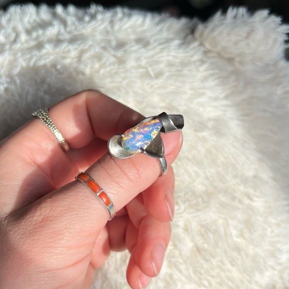 Unique Sterling Silver & Faux Opal Ring - Picture 4 of 16
